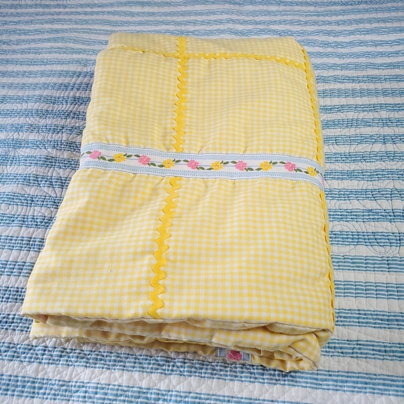 Vintage Handmade Yellow Gingham Plush Crib Blanket Jacquard Lace Zig Zag Trim - Picture 16 of 16